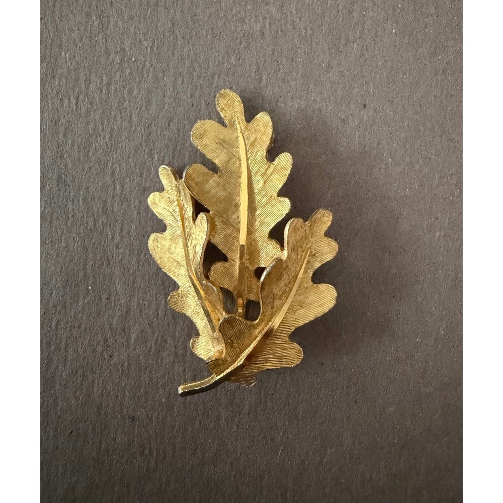 Vintage BSK Signed Gold Tone Oak Leaf Brooch Pin MCM Autumn Foliage Retro 60s
